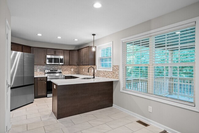 Building Photo - Pet Friendly Four Bedroom!
