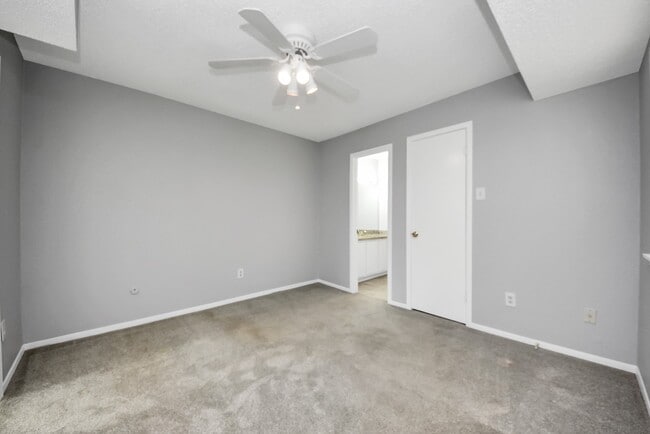 Building Photo - 6306 S Rice Ave