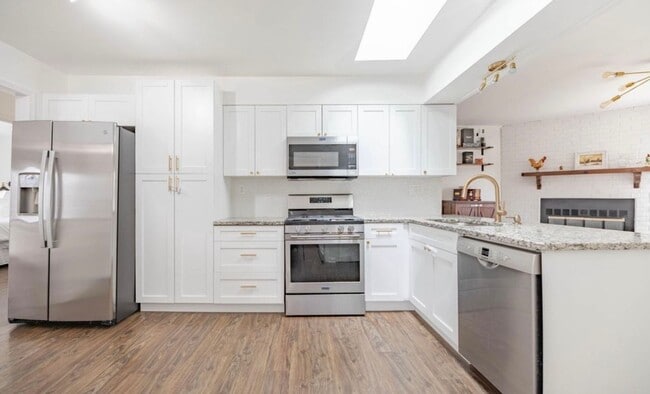 Building Photo - 3BR/2BA Home w/Finished Basement for Rent in Jtown!