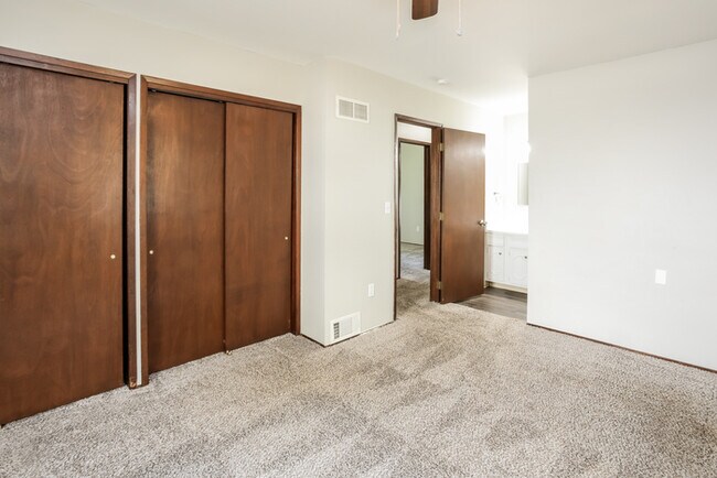 Building Photo - Spacious Three-Level Home in Kansas City, MO