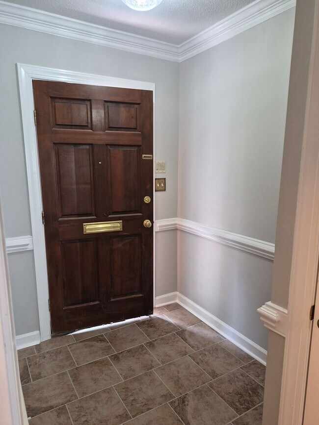 Building Photo - NEW LISTING!!!!!
