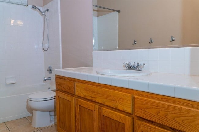 Building Photo - Bright & Spacious 4?BR Fresno Home with High Ceilings & Solar!