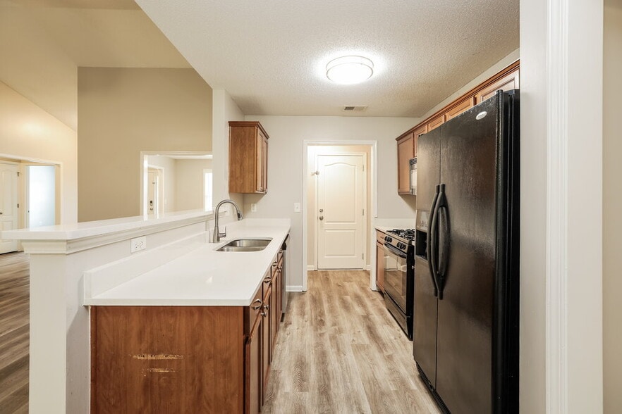 Building Photo - 225 Comet Ct