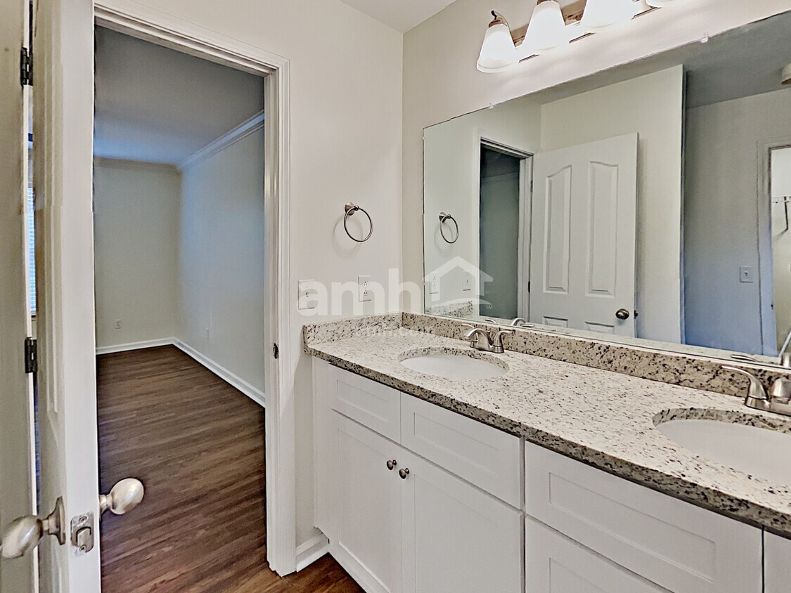 Building Photo - 2627 Mission Ridge Dr