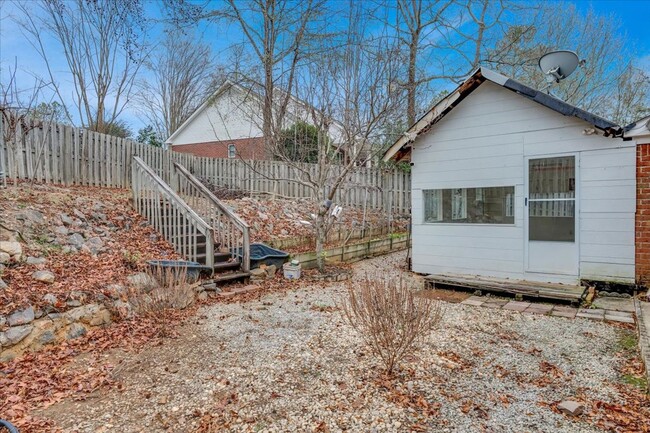 Building Photo - MOVE IN READY