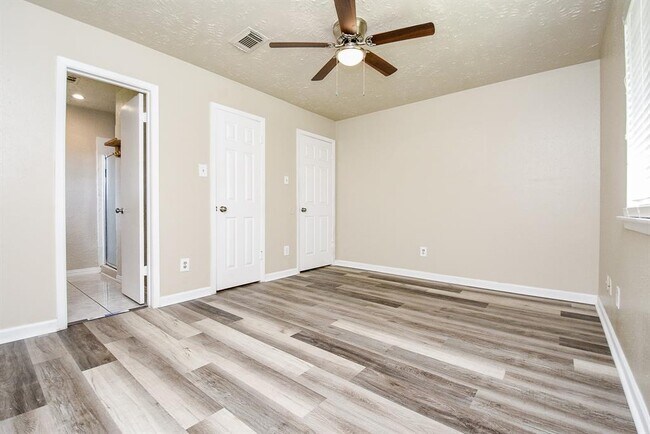 Building Photo - 15222 Morning Dove Dr