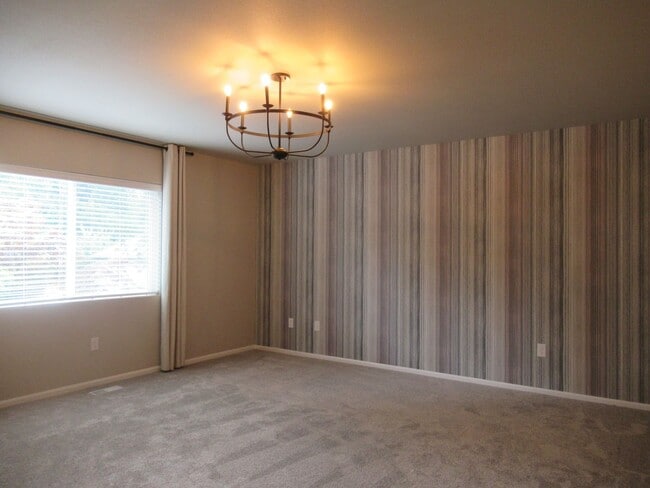 Building Photo - Large 5 bedroom, 2.75 bath home in Covington