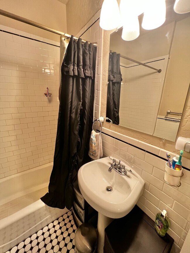 Building Photo - Johnstown Apartments (KC-KS)