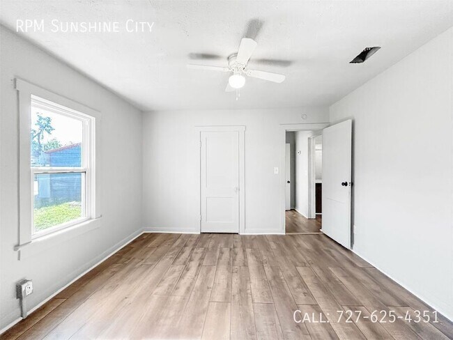 Building Photo - 710 S 50th St