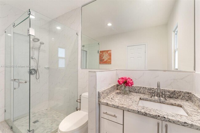 Building Photo - 12525 SW 72nd Ave
