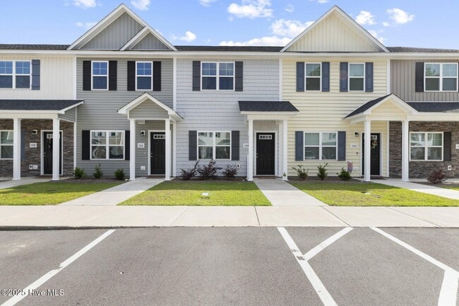 Primary Photo - 104 Jaydn Dr E