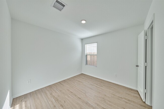 Building Photo - 3799 Solanum Dr