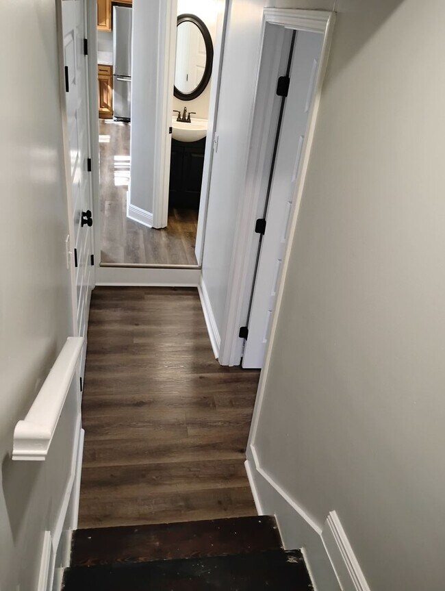 Building Photo - Short-Term Luxury Living in Tuscaloosa