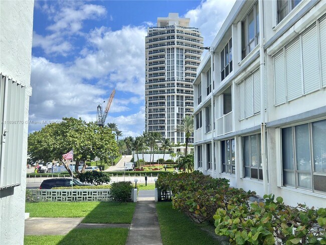 Building Photo - 10230 Collins Ave