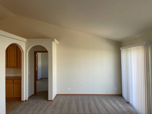 Building Photo - Beautiful 3 bed/2 bath rancher style home in Post Falls Idaho! Apply today!