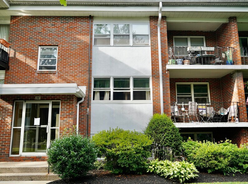 Building Photo - 36 Pleasant Dr