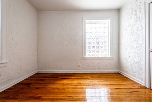 Bedroom - 8057 S Laflin Ave