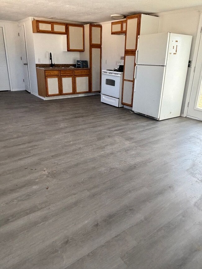 Building Photo - 2319 1/2 Axtell