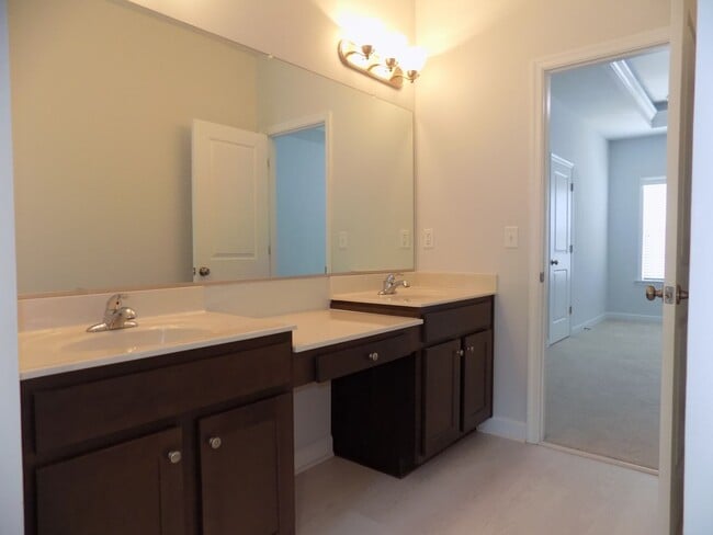 Building Photo - 121 Wineberry Wy