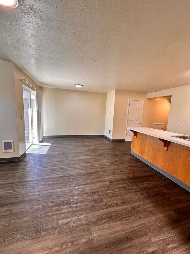 Building Photo - 2607 S Cloverleaf Loop