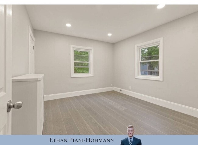 Building Photo - 7 Cozy St