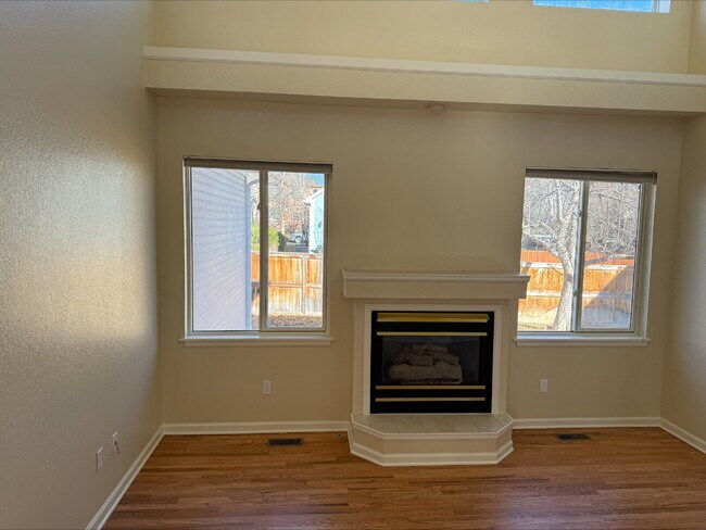 Building Photo - "Spacious 4-Bed, 3-Bath Gem on Franklin Drive – Modern Living in Boulder!"