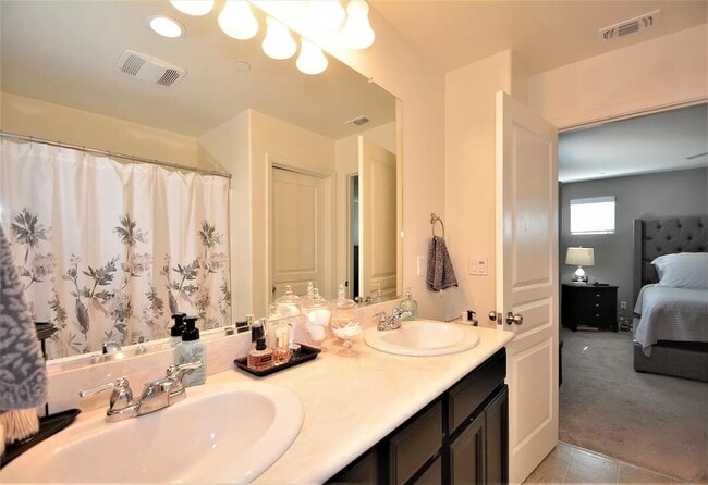 Building Photo - 6856 E Geary St