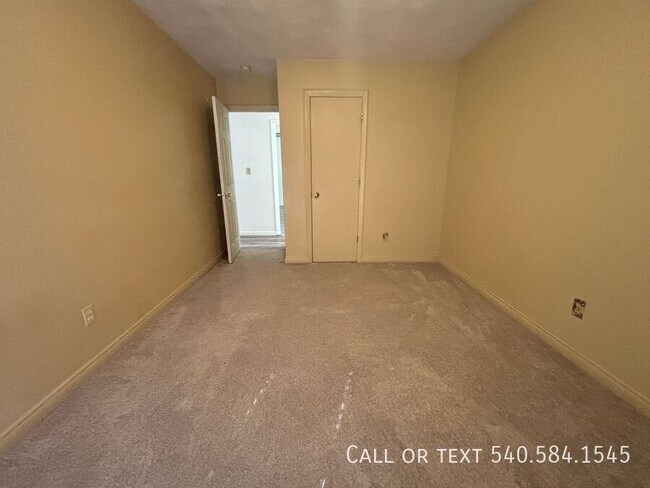 Building Photo - 6421 Orchard View Ln