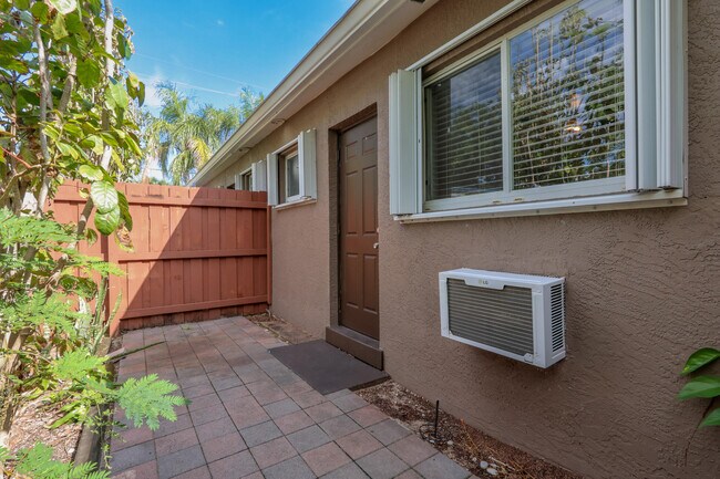 Building Photo - 1125 SW 15th Ave