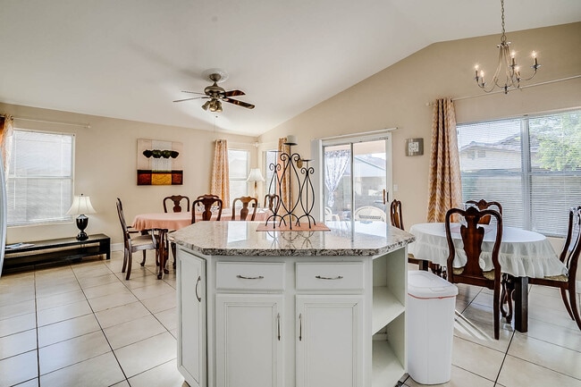 Building Photo - 4385 E Campo Bello Dr