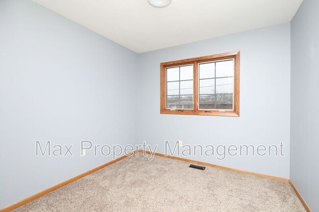 Building Photo - 2400 Rocklyn Dr