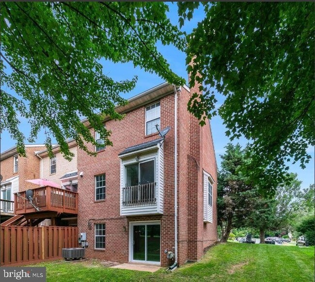 Building Photo - 46607 Carriage Ct