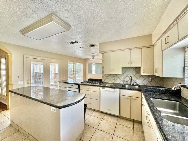 Building Photo - 7743 Portal Dr