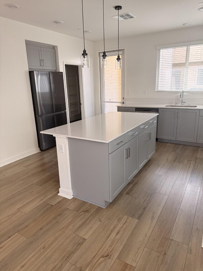 Building Photo - $4,100 - 4 Bed / 3.5 Bath Townhome in La Brisa Community of San Ysidro