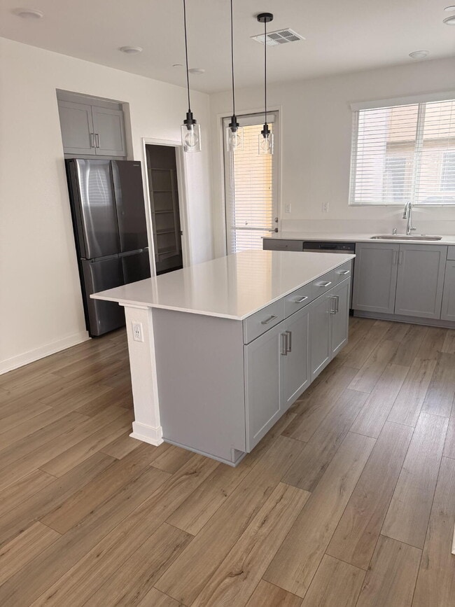 Building Photo - $4,250 - 4 Bed / 3.5 Bath Townhome in La Brisa Community of San Ysidro