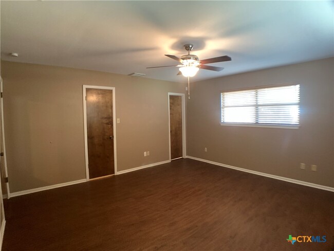Building Photo - 826 Timber Dr
