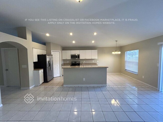 Building Photo - 717 Sand Ridge Dr