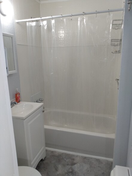 Building Photo - 201 Lake Dr