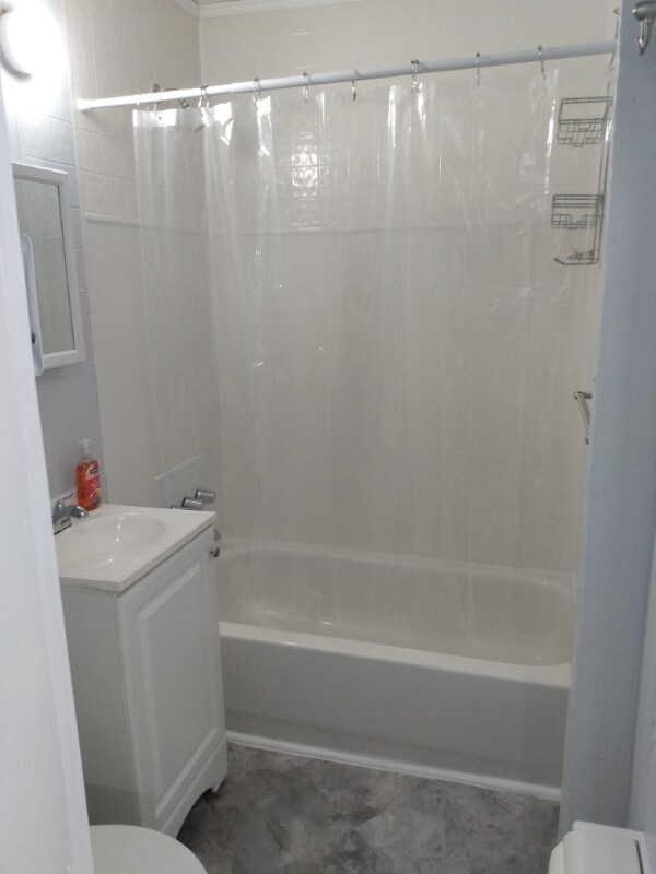 Building Photo - 201 Lake Dr