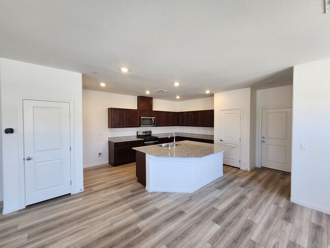 Building Photo - Gorgeous 3bed/2.5bath/2Car home located in Insirada