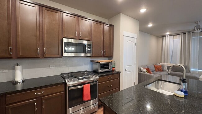 Building Photo - Great Townhome in Timnath Lakes