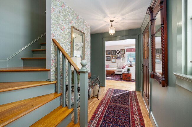 Building Photo - 68 Sachuest Way