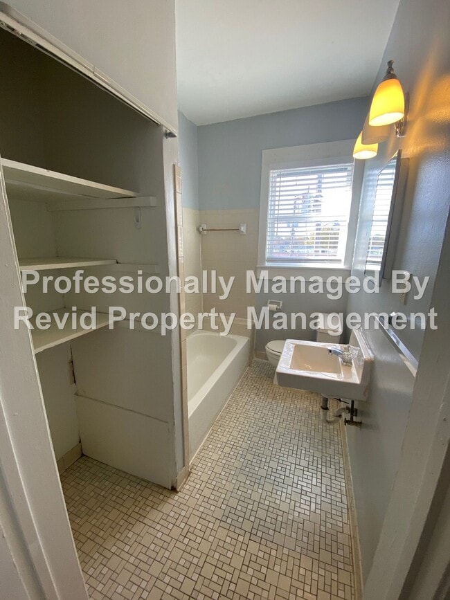 Building Photo - The Gables at Auburndale!