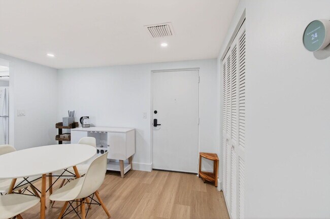 Building Photo - 50 SW 3rd Ave