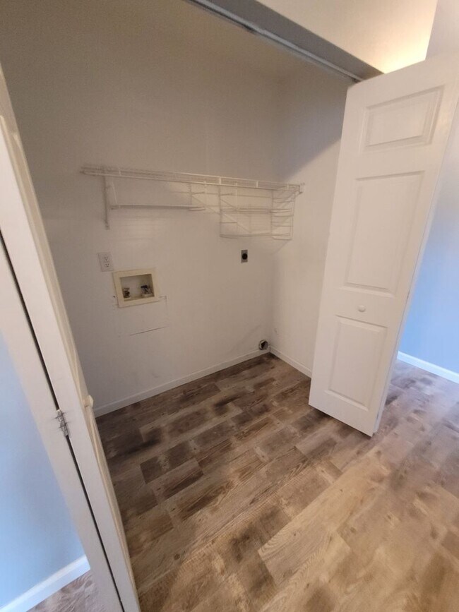 Building Photo - 404 Shade Tree Ln