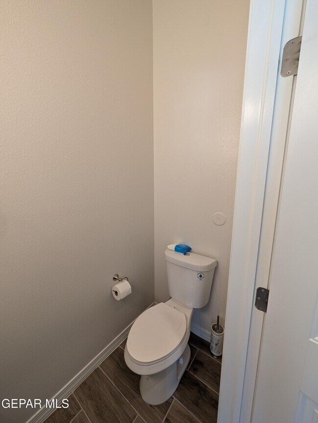 Building Photo - 517 La Entrada Cir