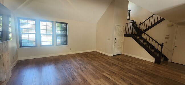 Building Photo - 7671 E Bay Ln
