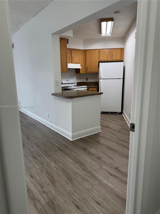 Building Photo - 213 Lake Pointe Dr