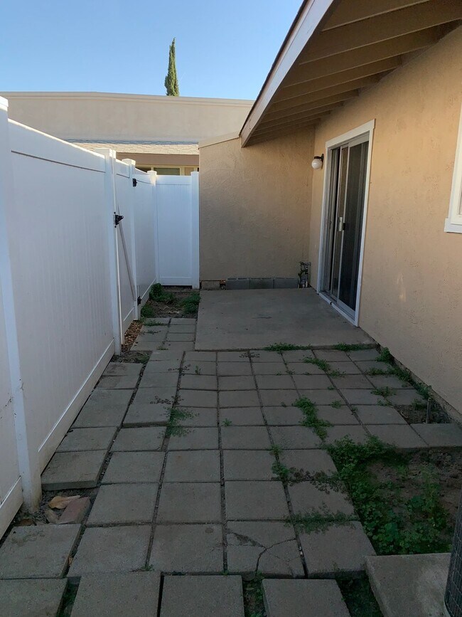 Building Photo - SHE330