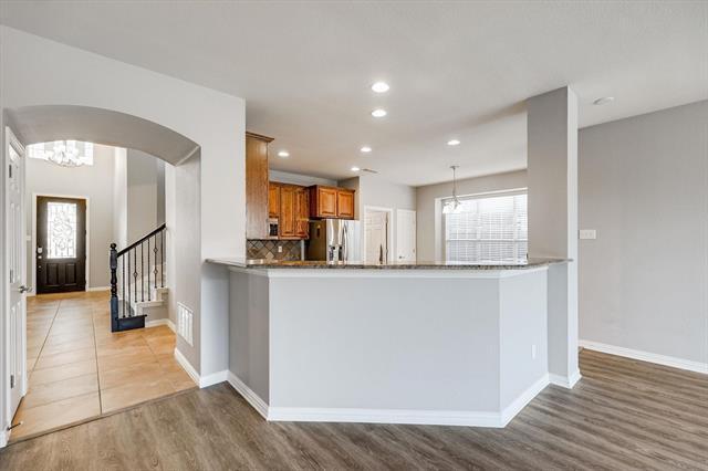 Building Photo - 8740 Dayton Dr